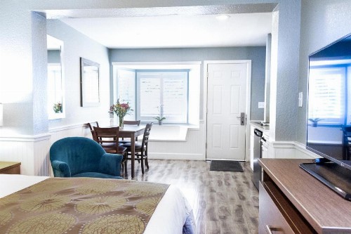 Ocean Echo Inn & Beach Cottages - image 24