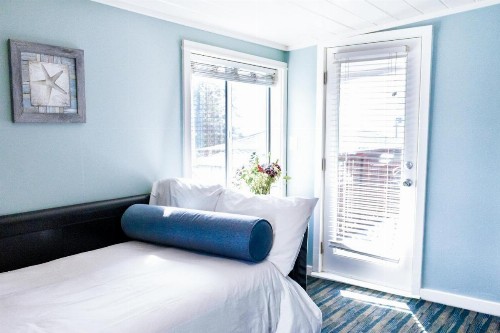 Ocean Echo Inn & Beach Cottages - image 3