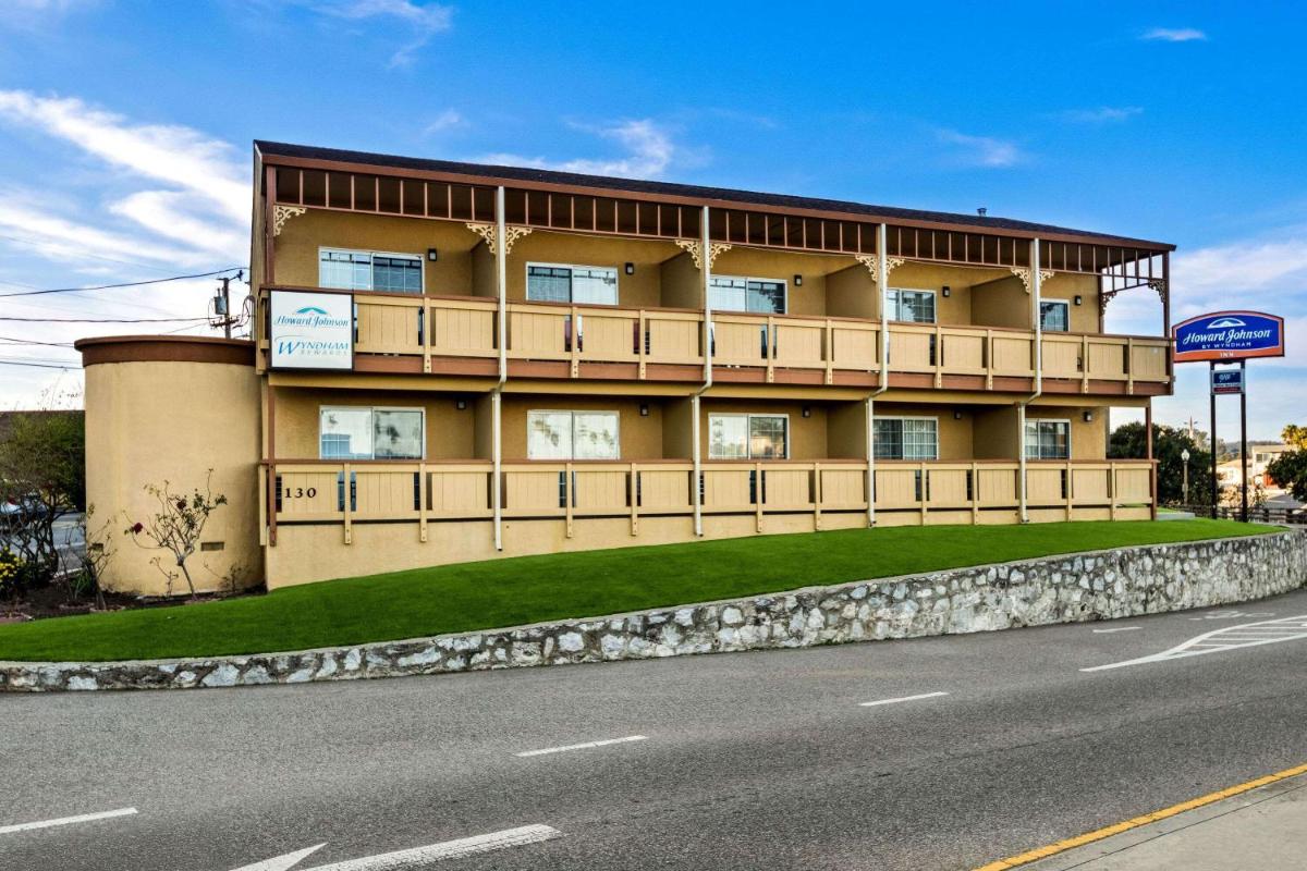 Howard Johnson by Wyndham Santa Cruz Beach Boardwalk - image 2