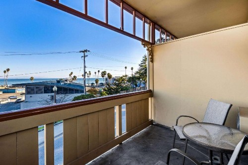 Howard Johnson by Wyndham Santa Cruz Beach Boardwalk - image 20