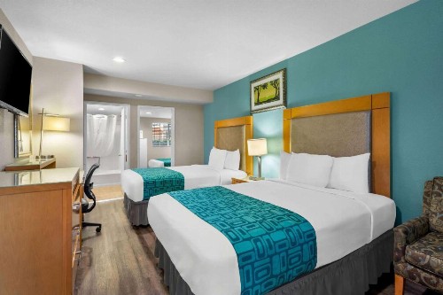 Howard Johnson by Wyndham Santa Cruz Beach Boardwalk - image 22