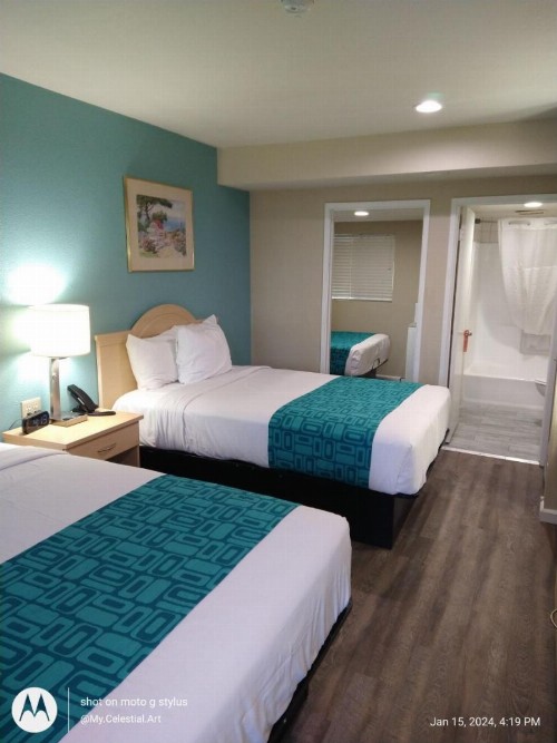 Howard Johnson by Wyndham Santa Cruz Beach Boardwalk - image 29
