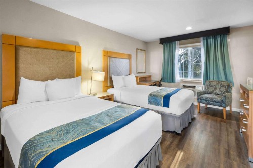 Howard Johnson by Wyndham Santa Cruz Beach Boardwalk - image 30