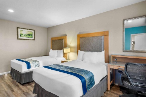 Howard Johnson by Wyndham Santa Cruz Beach Boardwalk - image 32