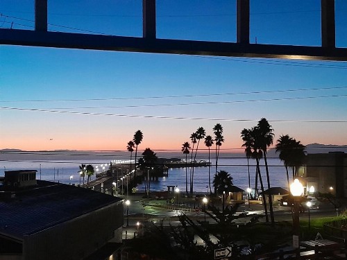 Howard Johnson by Wyndham Santa Cruz Beach Boardwalk - image 33