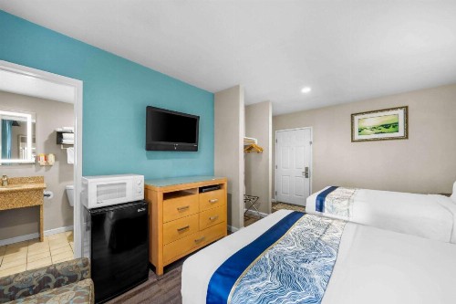 Howard Johnson by Wyndham Santa Cruz Beach Boardwalk - image 34