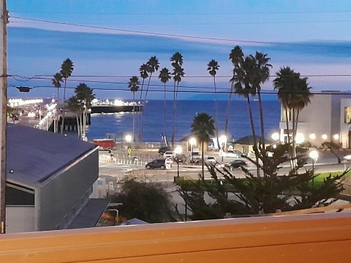Howard Johnson by Wyndham Santa Cruz Beach Boardwalk - image 36