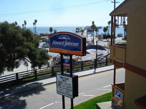 Howard Johnson by Wyndham Santa Cruz Beach Boardwalk - image 38