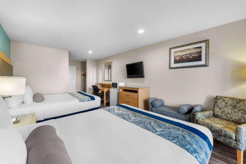 Howard Johnson by Wyndham Santa Cruz Beach Boardwalk - image 39