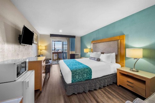 Howard Johnson by Wyndham Santa Cruz Beach Boardwalk - image 40