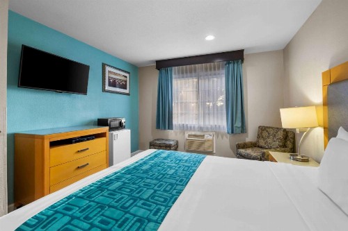 Howard Johnson by Wyndham Santa Cruz Beach Boardwalk - image 45