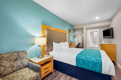 Howard Johnson by Wyndham Santa Cruz Beach Boardwalk - image 50