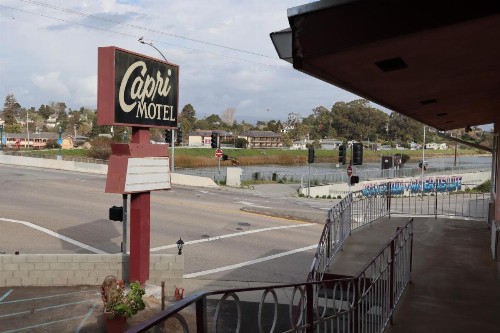 Capri Motel Santa Cruz Beach Boardwalk - image 17