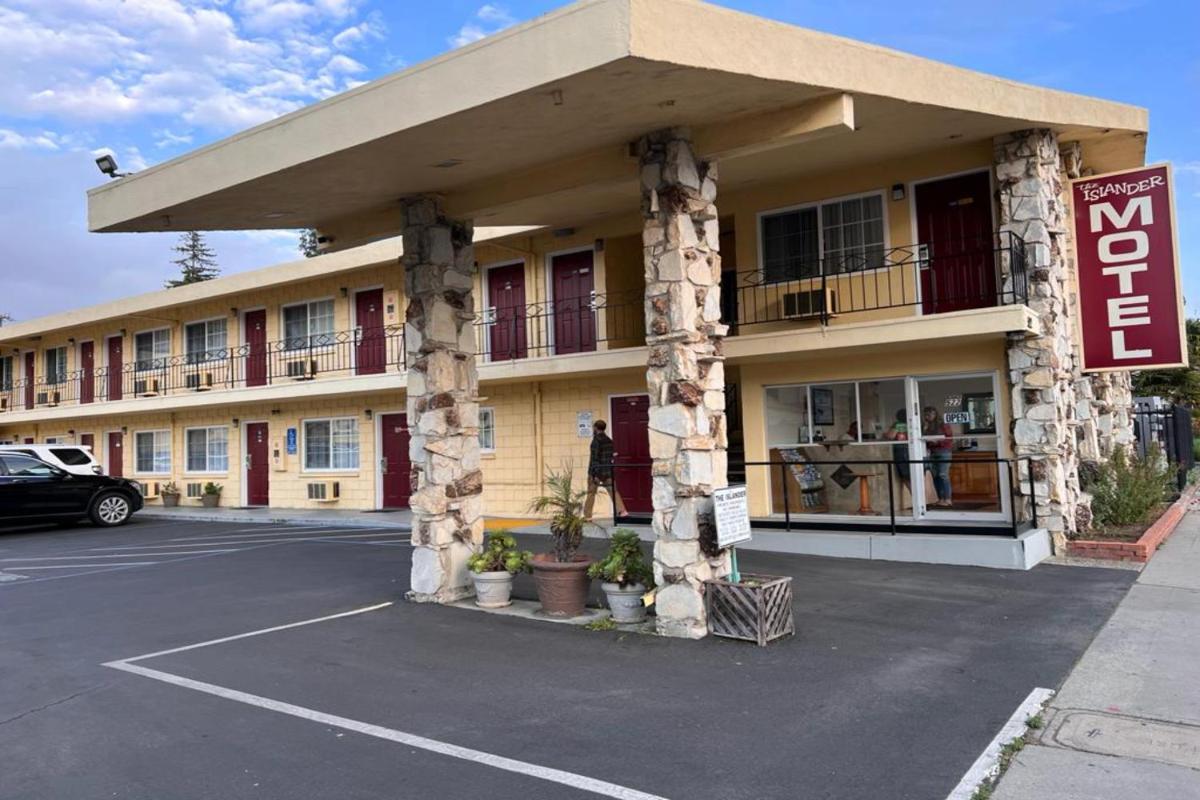 The Islander Motel - main image