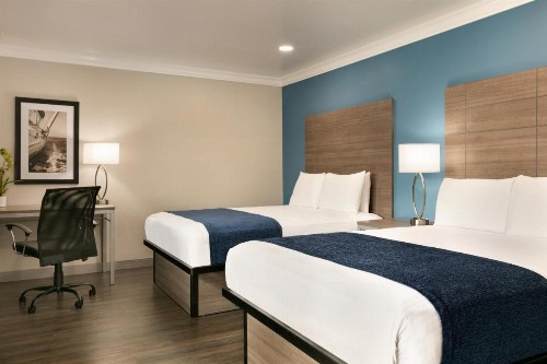 Torch Lite Inn at the Beach Boardwalk - image 12