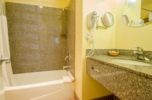 Continental Inn - image 11