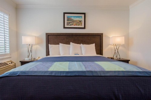 Continental Inn - image 15