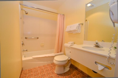 Continental Inn - image 16