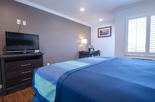 Continental Inn - image 24