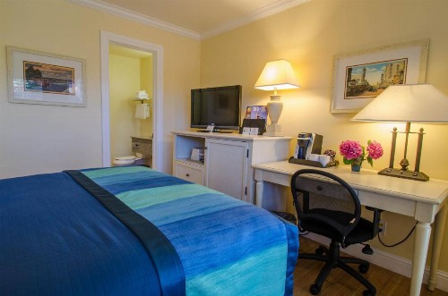 Continental Inn - image 5