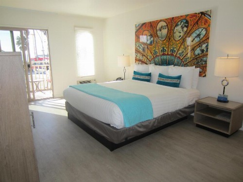 Carousel Beach Inn - image 11