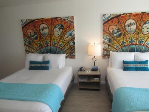Carousel Beach Inn - image 13