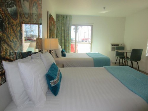 Carousel Beach Inn - image 20