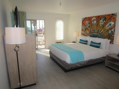 Carousel Beach Inn - image 21