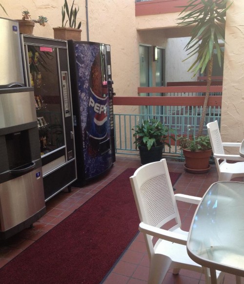 Carousel Beach Inn - image 33