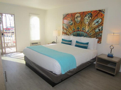 Carousel Beach Inn - image 6