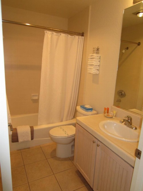 Carousel Beach Inn - image 7