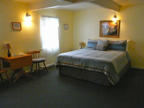 Harbor Inn - image 11