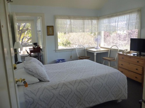 Harbor Inn - image 15