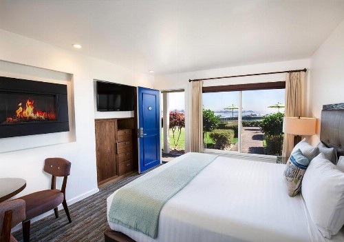 Sea & Sand Inn - image 2