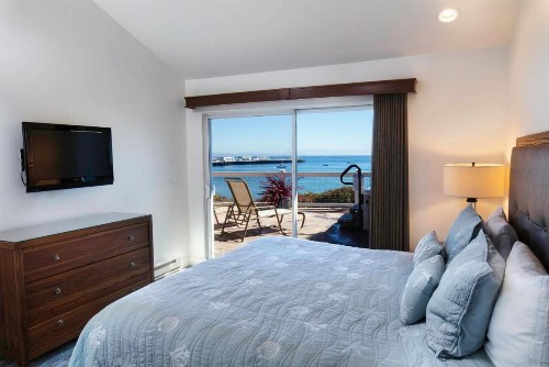 Sea & Sand Inn - image 31