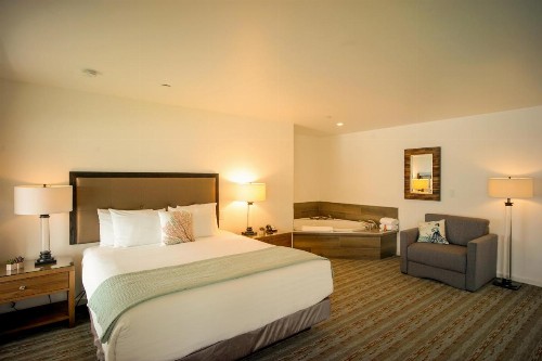 Sea & Sand Inn - image 38