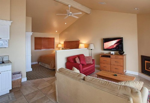 Sea & Sand Inn - image 40