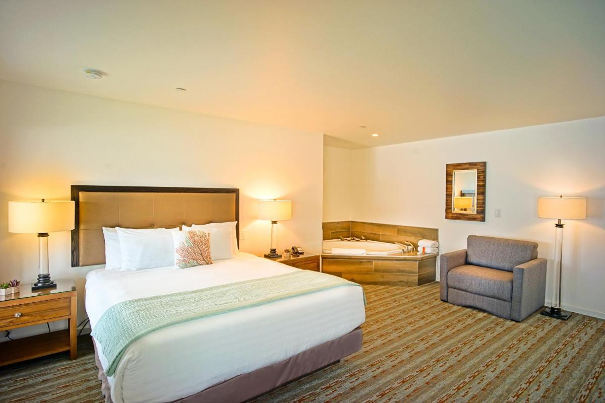 Sea & Sand Inn - image 5
