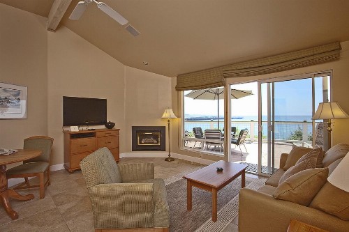 Sea & Sand Inn - image 7