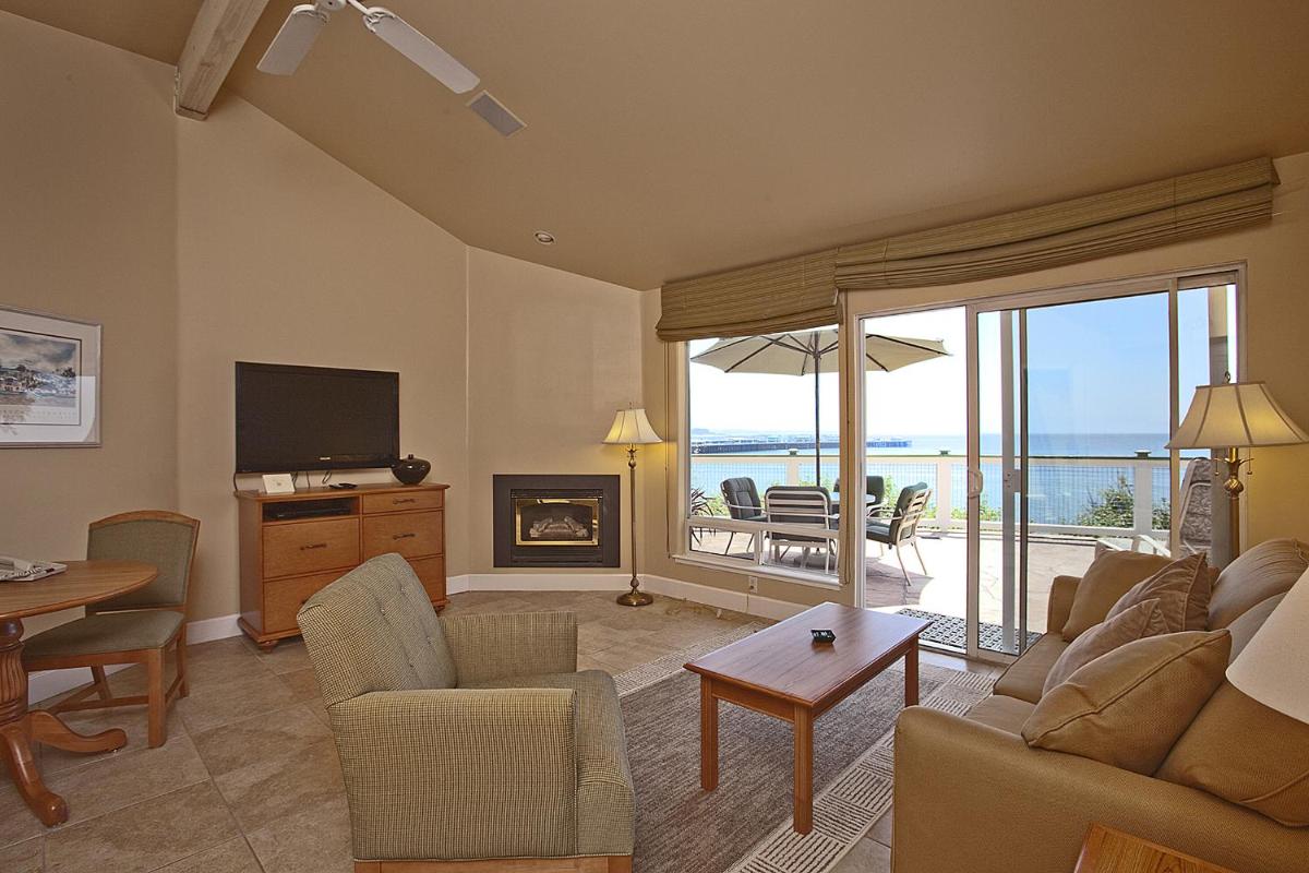 Sea & Sand Inn - image 7