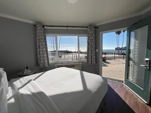Casablanca Inn on The Beach - image 12