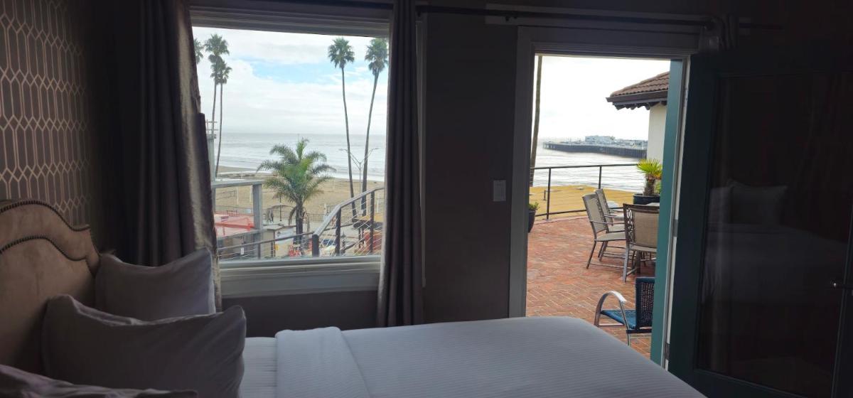 Casablanca Inn on The Beach - image 7