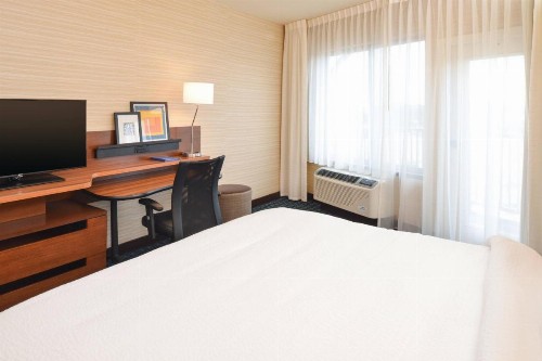 Fairfield Inn & Suites by Marriott Santa Cruz - image 11