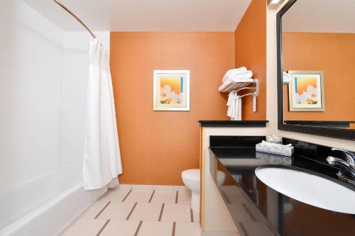 Fairfield Inn & Suites by Marriott Santa Cruz - image 21