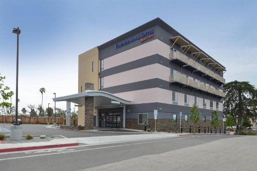 Fairfield Inn & Suites by Marriott Santa Cruz - image 3
