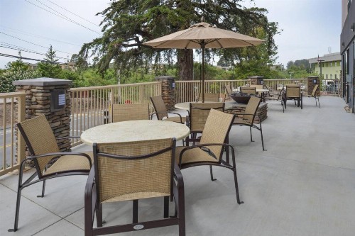 Fairfield Inn & Suites by Marriott Santa Cruz - image 7