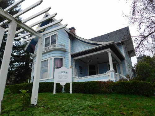 Cliff Crest Inn - image 31