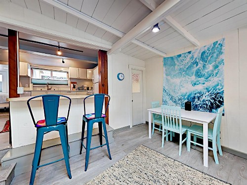 New Listing! Adorable Beach Cottage With Patio Cottage - image 4