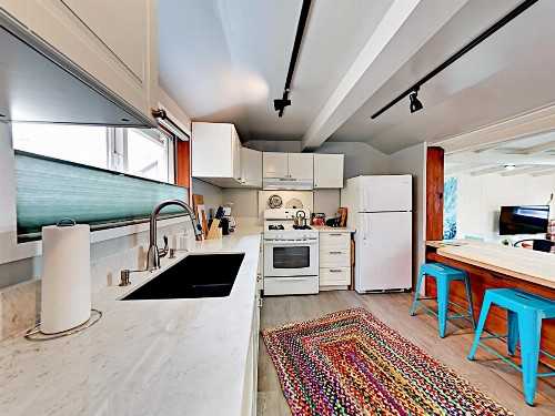 New Listing! Adorable Beach Cottage With Patio Cottage - image 8