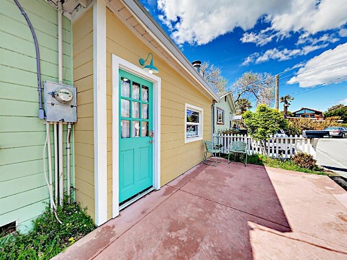New Listing! Adorable Beach Cottage With Patio Cottage - image 9